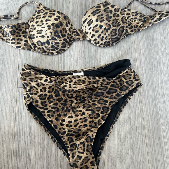 De Rococo Leopard Bikini Set - Picture 2 of 4